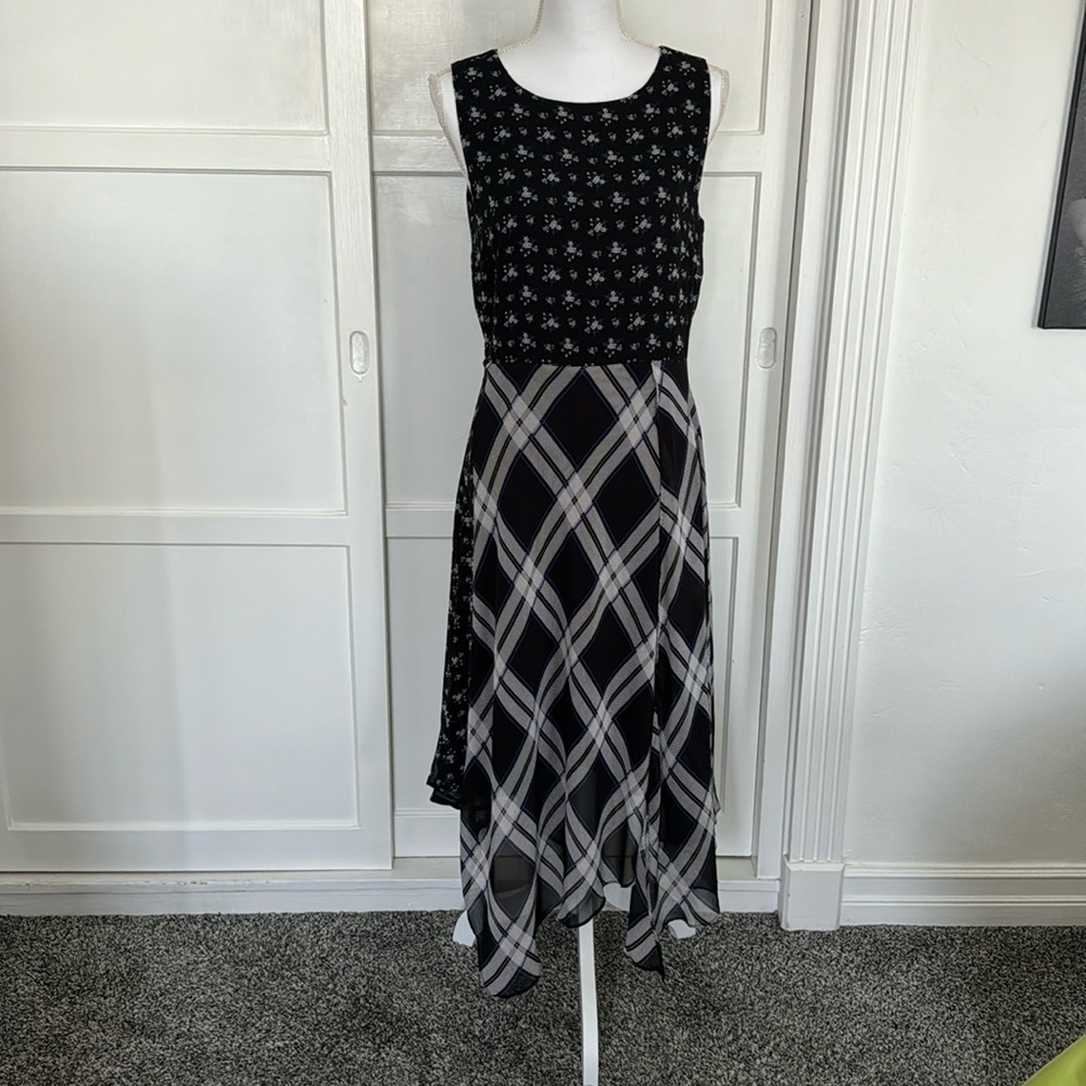 Vince Camuto long multicolored sleeveless dress